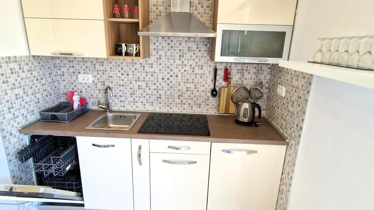 Apartments Pinezic Skrbčići エクステリア 写真