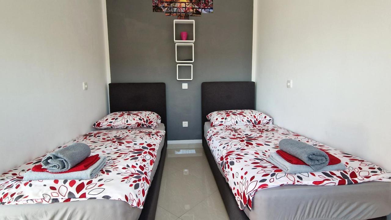 Apartments Pinezic Skrbčići エクステリア 写真