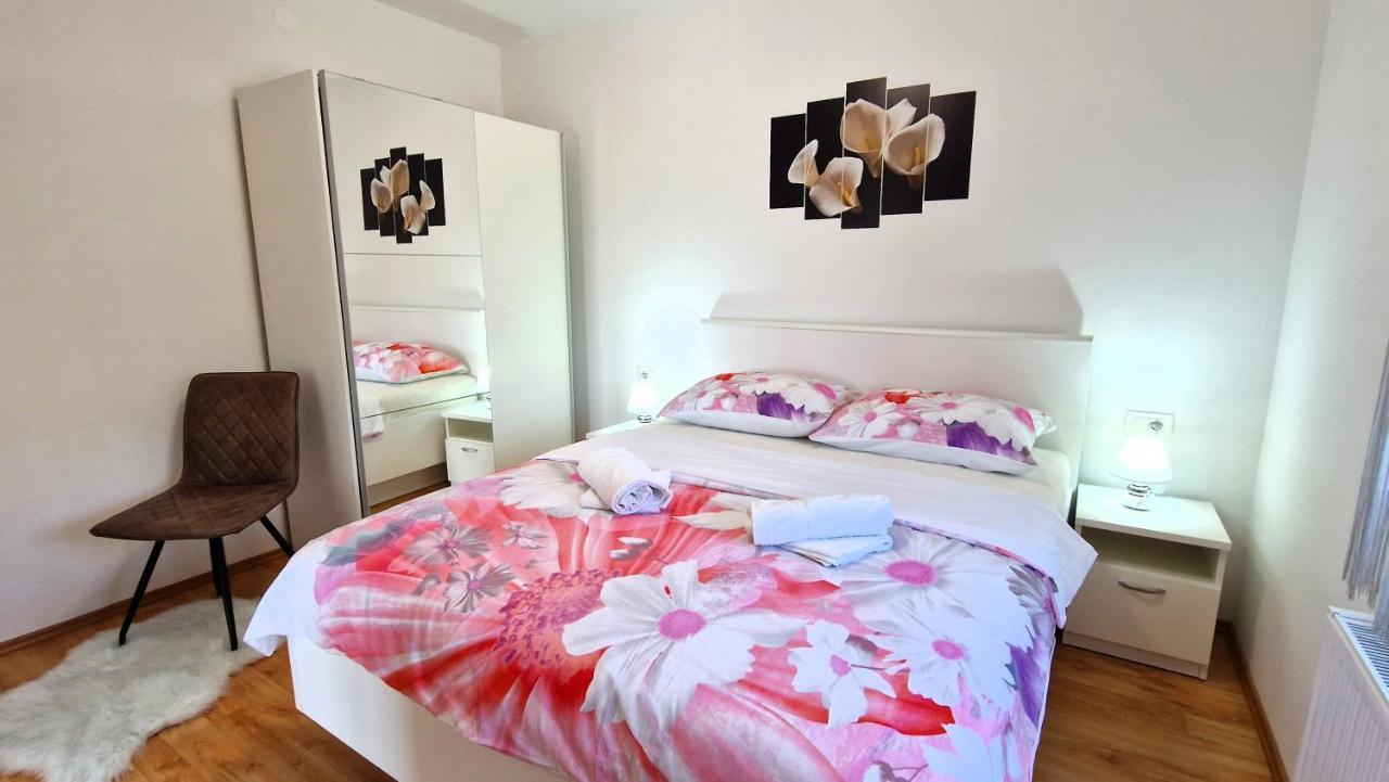Apartments Pinezic Skrbčići エクステリア 写真
