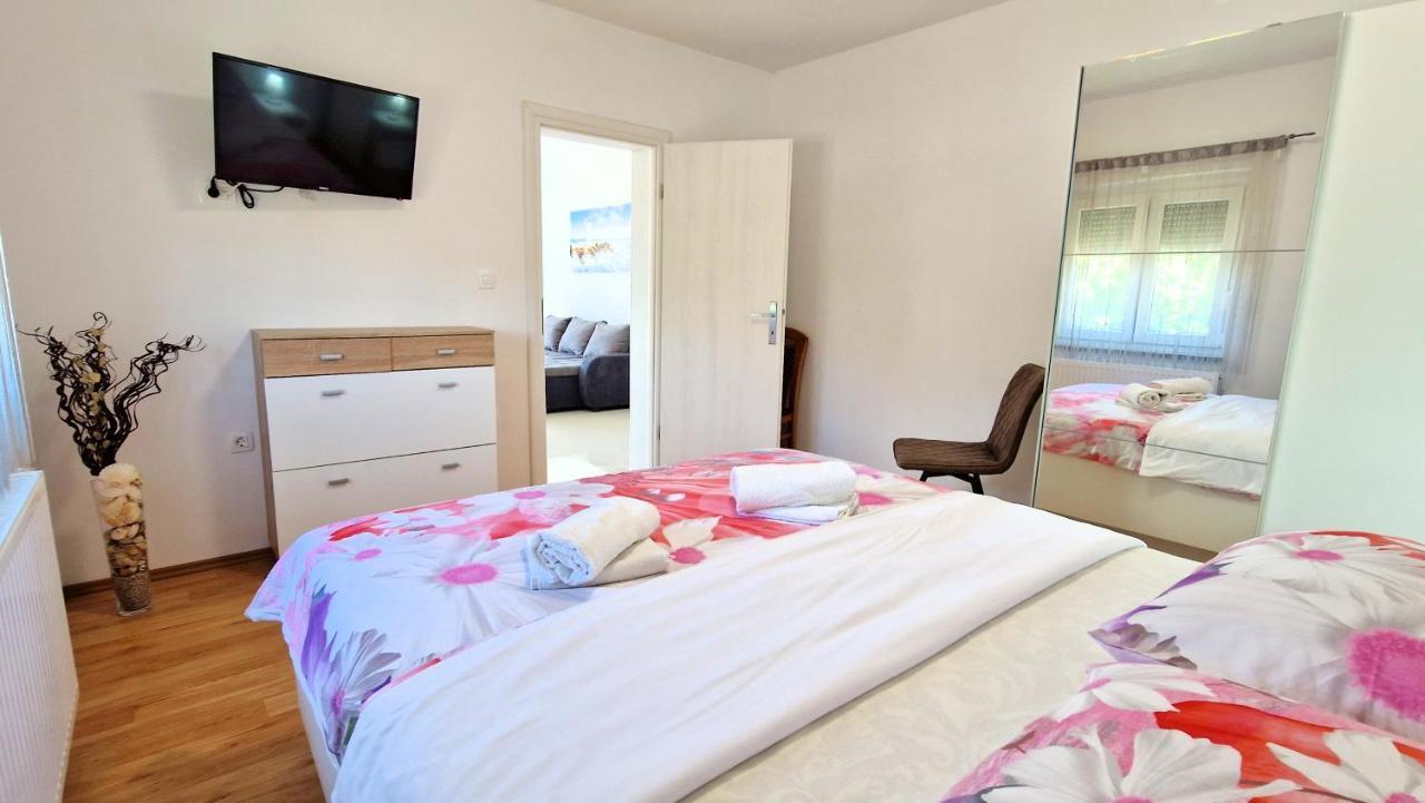 Apartments Pinezic Skrbčići エクステリア 写真